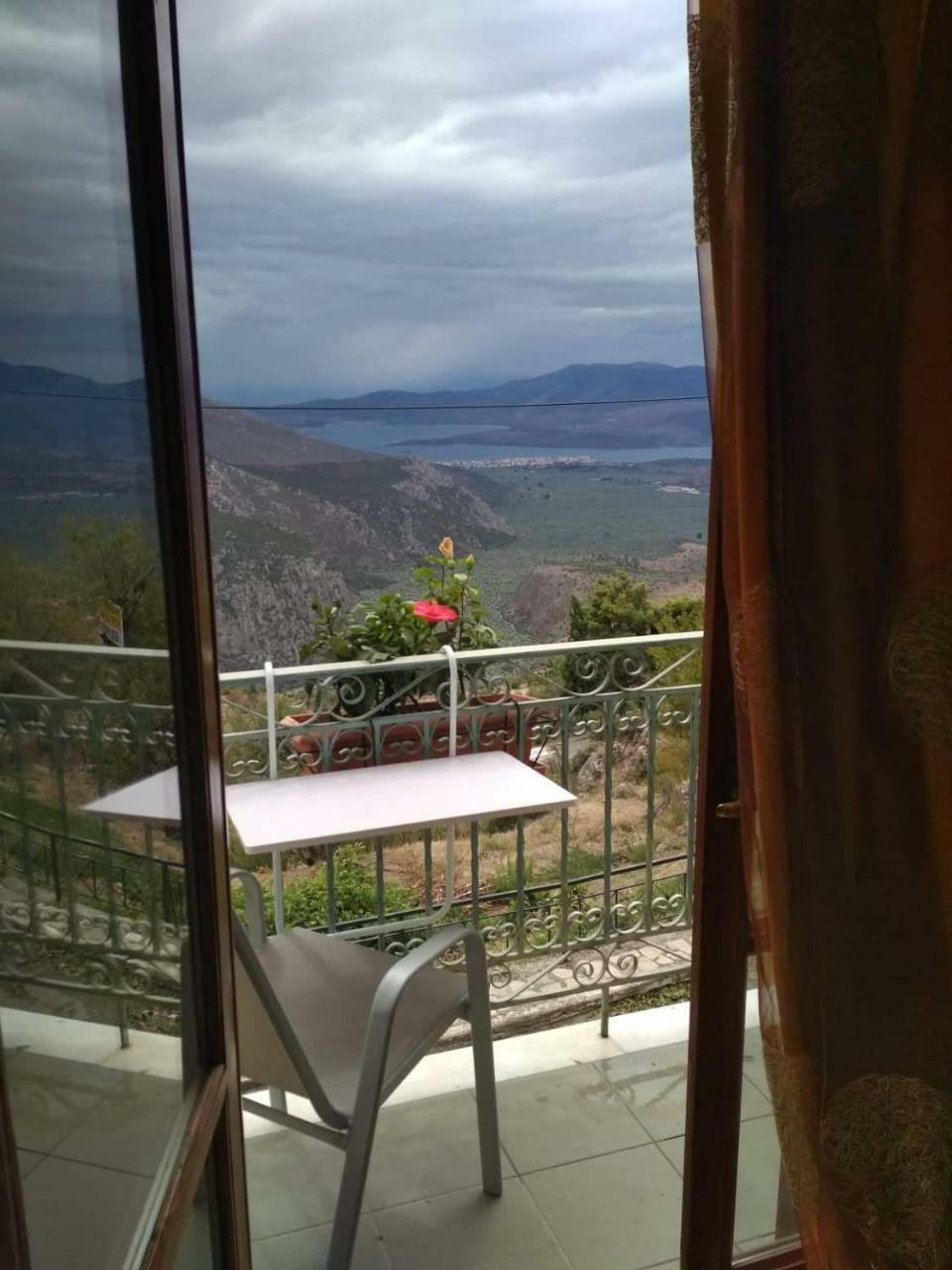 Sun View Guesthouse Delphi Exterior foto